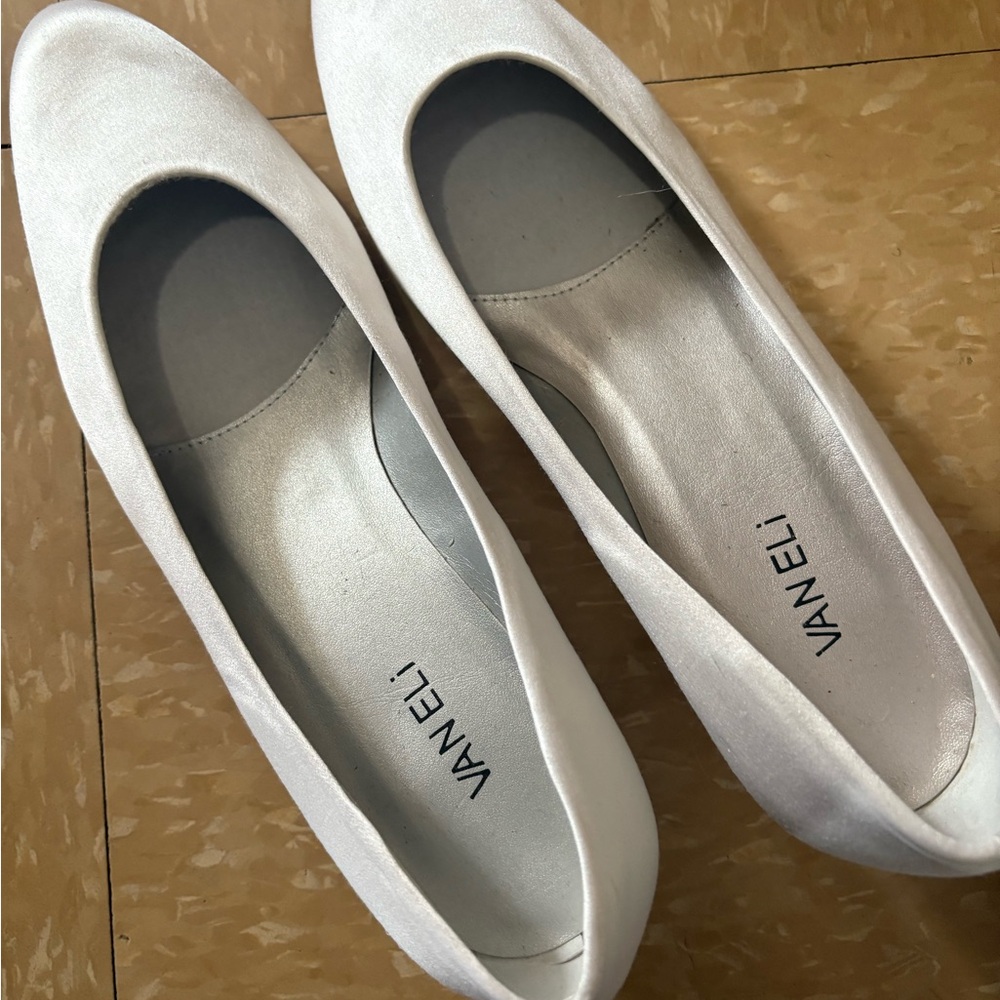 Vaneli Women's Cream Flats